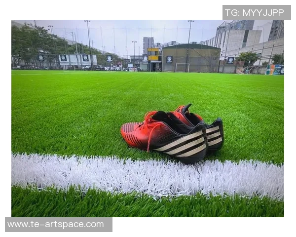 聚焦绿茵传奇细数足坛巨星最具代表性的经典战靴 聚焦绿茵传奇细数足坛巨星最具代表性的经典战靴