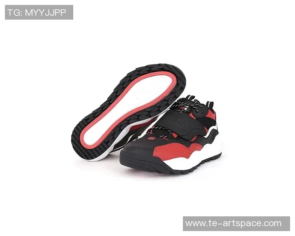 精选足球明星同款女款足球鞋推荐助你轻松提升球场表现