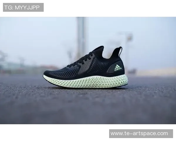 足球球星周边开箱体验全解析 超高还原度与独家设计的精彩细节