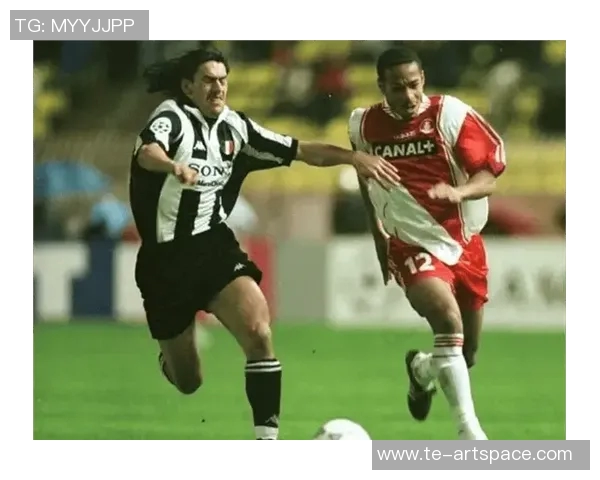 九十年代高冷足球球星风采:他们如何在绿茵场上书写传奇 九十年代高冷足球球星风采:他们如何在绿茵场上书写传奇