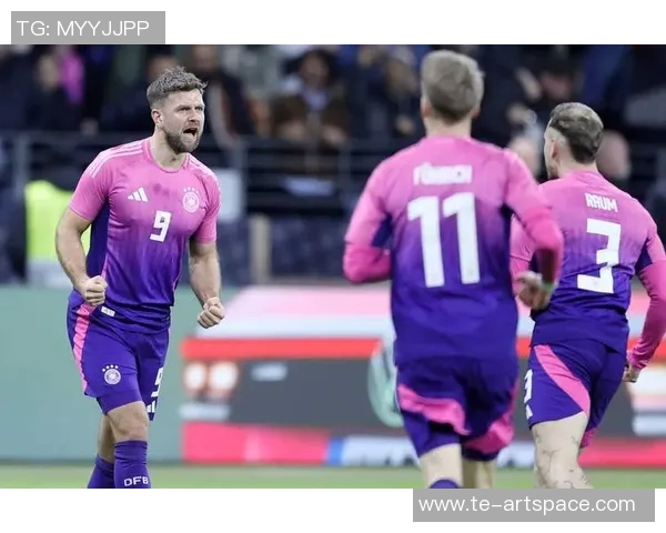 传奇球星足球友谊赛精彩瞬间回顾 展现巅峰对决与经典传球技巧 传奇球星足球友谊赛精彩瞬间回顾 展现巅峰对决与经典传球技巧